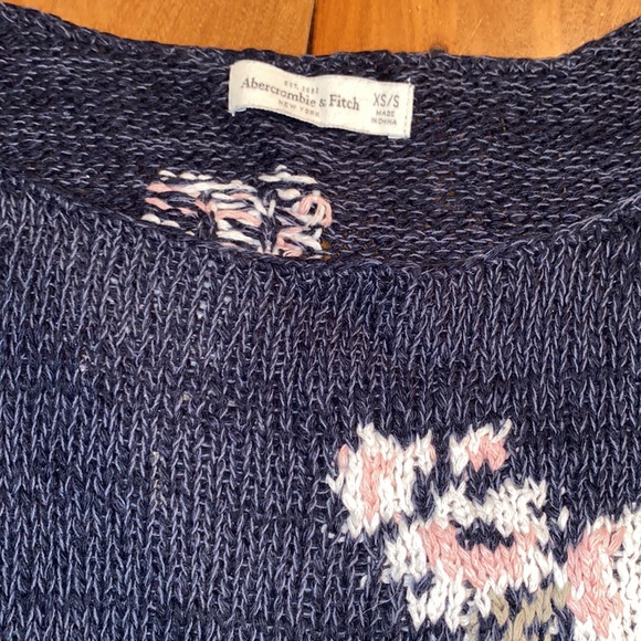 NWOT ~ABERCROMBIE & FITCH KNIT EMBROIDERED SWEATER - Picture 3 of 4